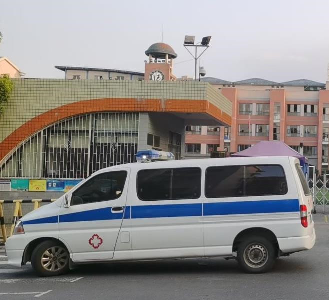 台江救护车出租护送骨折病人一公里多少钱